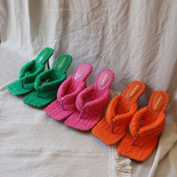 🆕️City Girl Collection// Pink thong Sandal - Picture 3 of 16